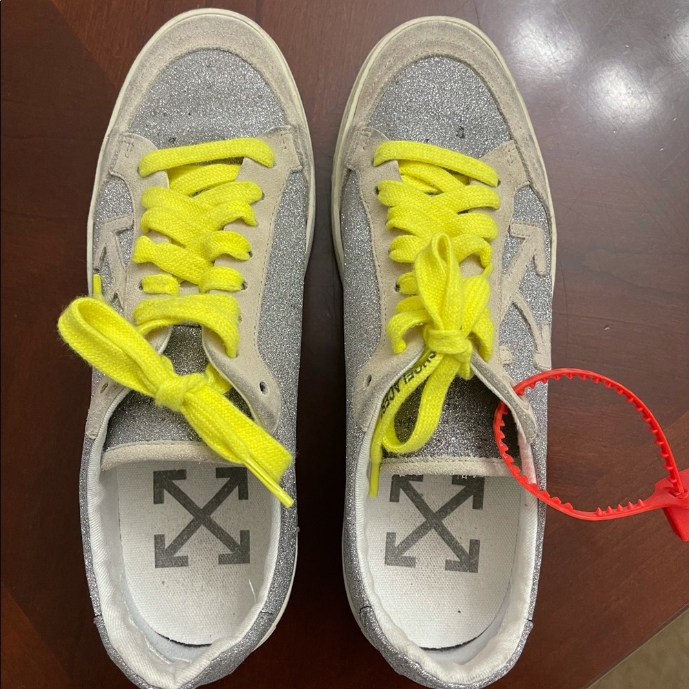 Off-White Glitter Arrow 2.0 sneakers